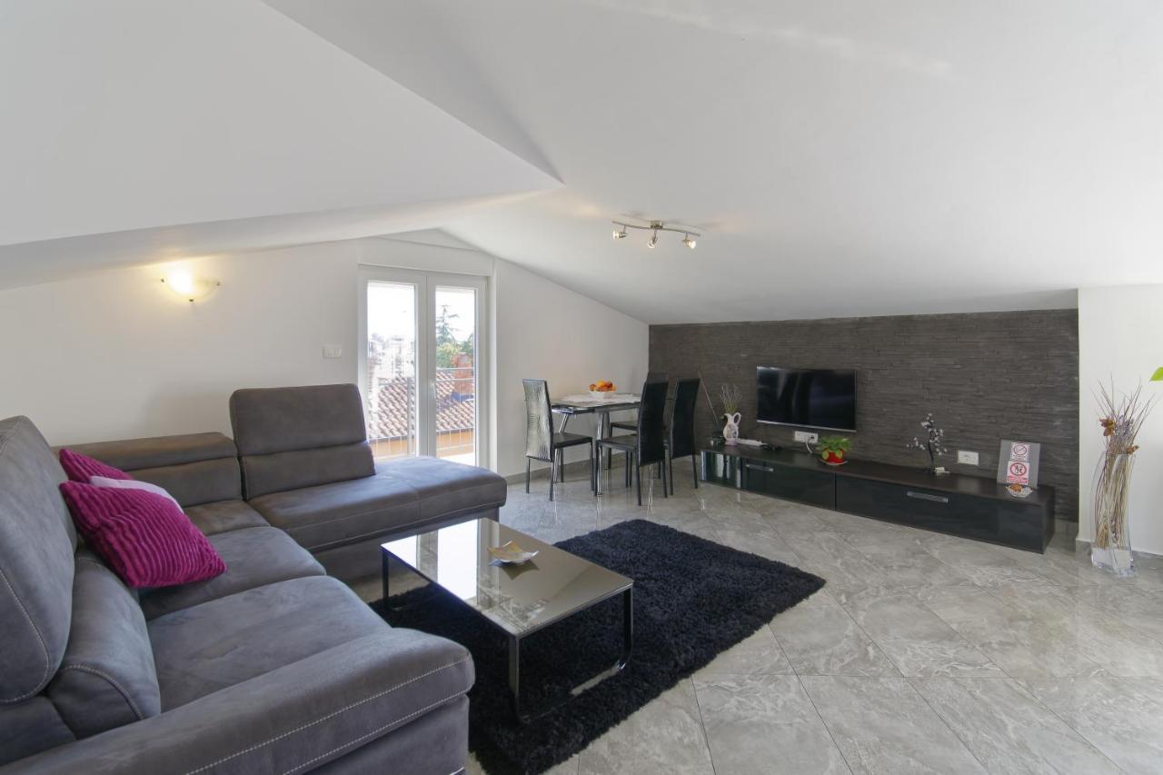 Apartments Goran By Rent Istria Умаг Экстерьер фото