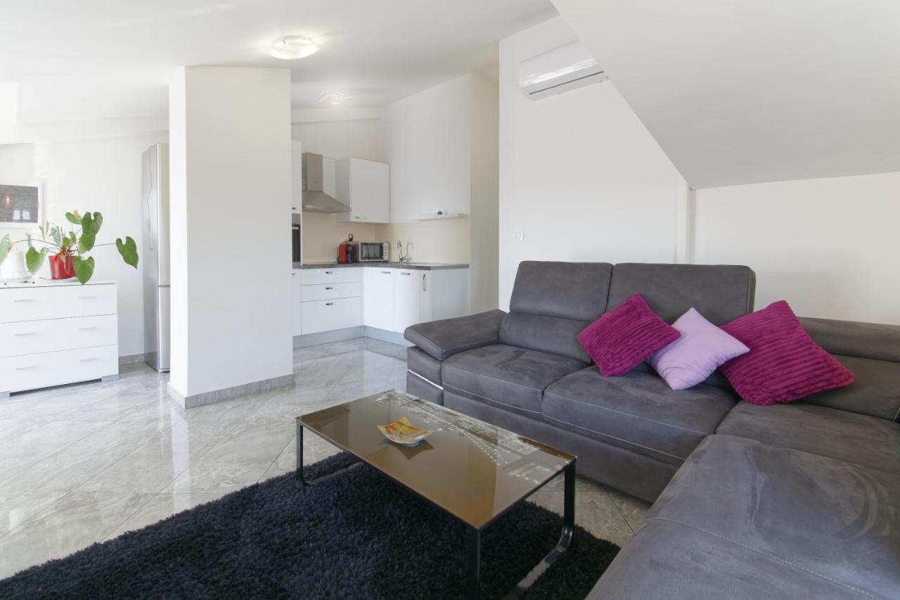 Apartments Goran By Rent Istria Умаг Экстерьер фото