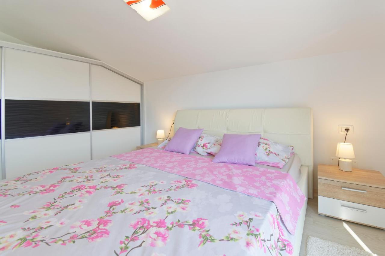 Apartments Goran By Rent Istria Умаг Экстерьер фото